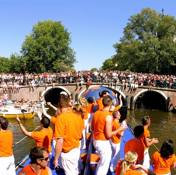 People on boats, celebrating the birthday of the Dutch King on King's Day. 