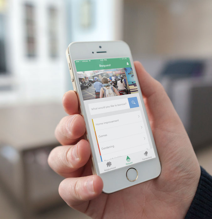 A phone with sharing platform Peerby on the screen.
