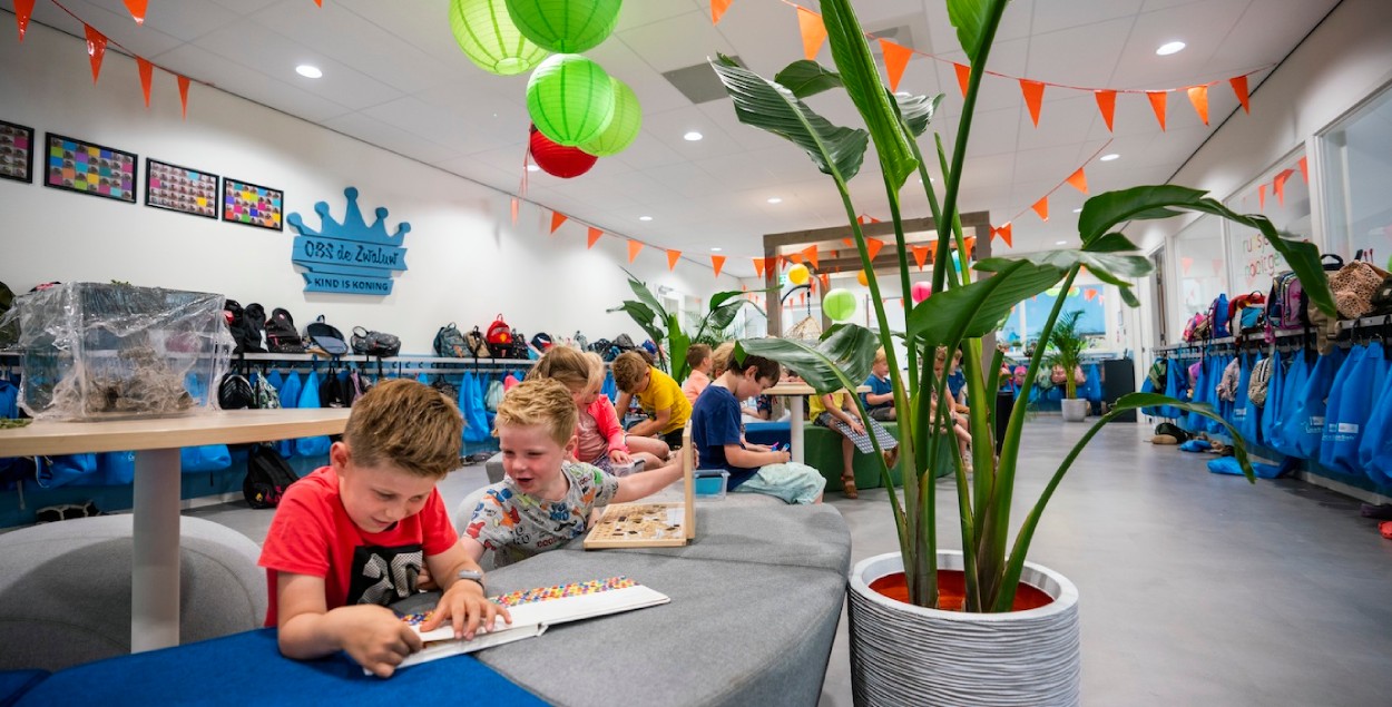 Children playing in the clasroom at school. 