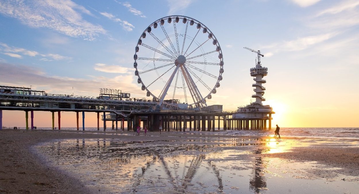 The beach in the Hague with ferris wheel. 