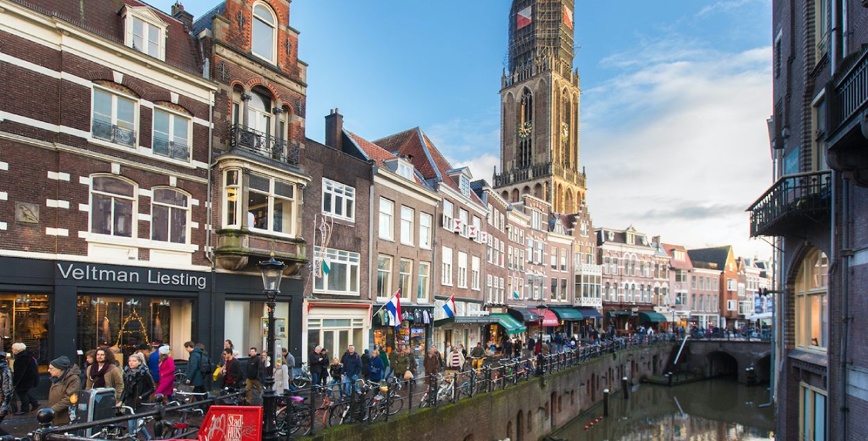 City center of Utrecht with a shopping street and a canal. 