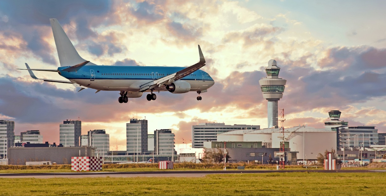 NL_Airplane KLM arriving Shutterstock