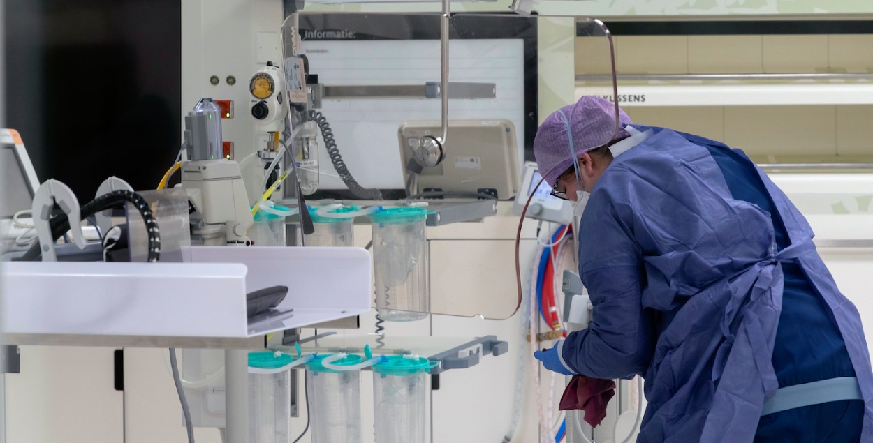 Women working in the hospital. 